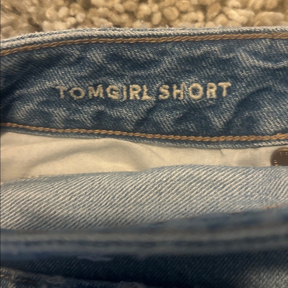 American Eagle light wash denim tomgirl shorts size 6 - Picture 4 of 5